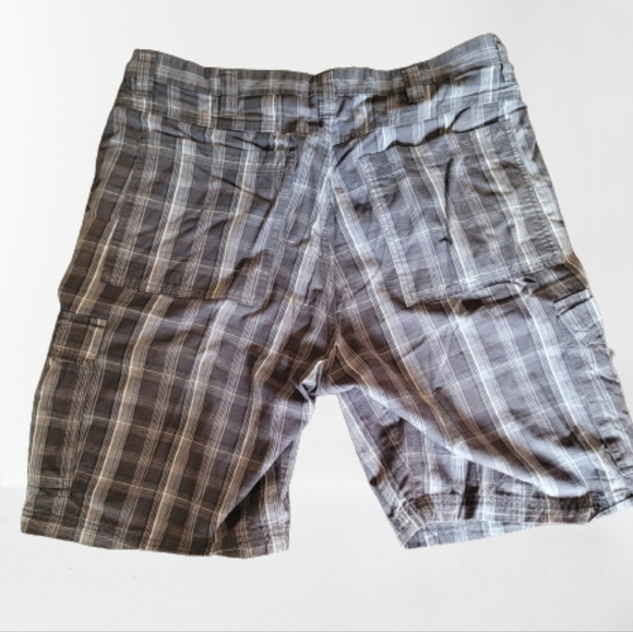 Wrangler Men's cargo shorts, multi-pocket shorts. Zipper & button closure est L - Picture 2 of 3